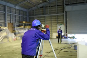 建物(床)の傾き調査は必要？工場や倉庫、商業施設などの傾きを診断する方法