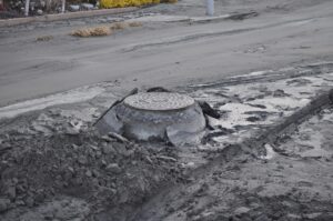 地震に伴う液状化現象による地盤沈下とは？メカニズムと修正工法を解説