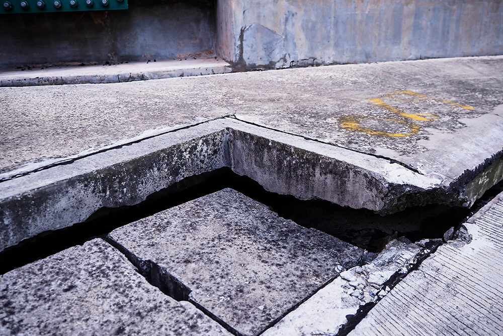 地盤沈下が起こっているのかの確認方法と信頼できる業者の選び方