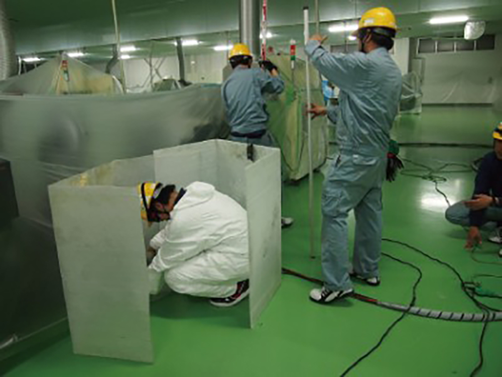 【宮城県】製袋加工工場 土間床沈下修正工事 土間床下空隙・空洞充填工事